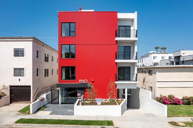 Lido Apartments - 1550 Brockton Ave in Los Angeles, CA - Foto de edificio - Building Photo