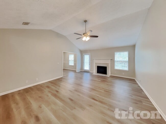 1224 Ballater Dr in Murfreesboro, TN - Foto de edificio - Building Photo