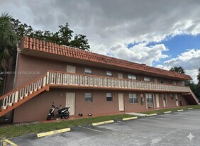 7830 Northwest 33rd Street in Hollywood, FL - Building Photo