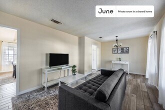 Room in Shared 4 bed/3 bath home in Austin, TX - Building Photo - Building Photo
