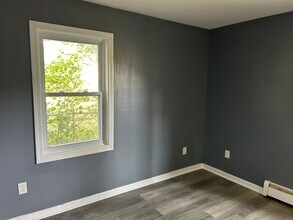 11 Hawkins St, Unit Apt #C in Derby, CT - Building Photo - Building Photo