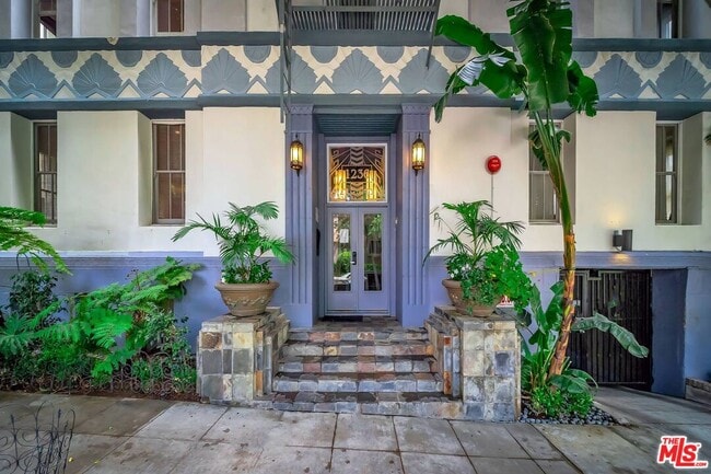 1236 Flores St in West Hollywood, CA - Building Photo - Building Photo