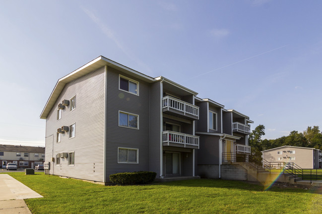 Heritage Apartments in Valparaiso, IN - Building Photo - Building Photo