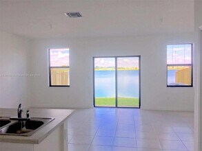 20584 NE 5th Pl in Miami, FL - Building Photo - Building Photo