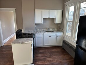 115 Eldridge St-Unit -115 2nd Floor in Manchester, CT - Foto de edificio - Building Photo