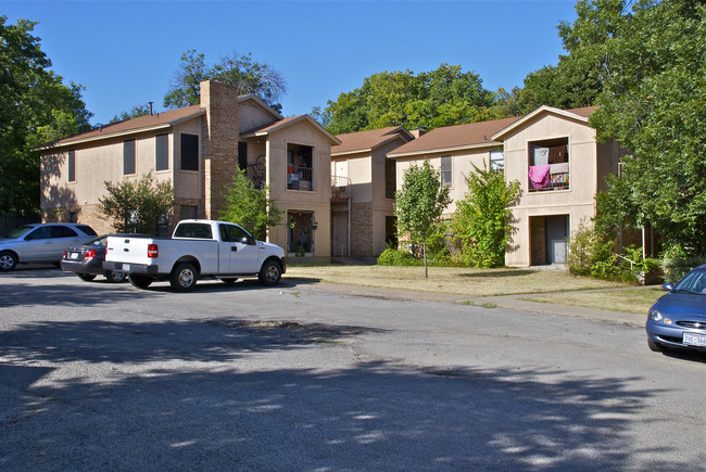 English Oak Apartments in Weatherford, TX - Building Photo - Building Photo