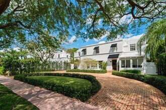 939 W 47th Ct in Miami Beach, FL - Building Photo - Building Photo