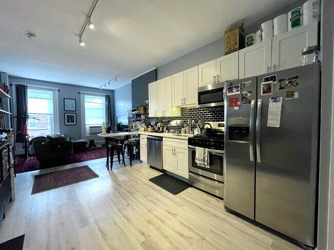 332 Communipaw Ave in Jersey City, NJ - Building Photo - Building Photo