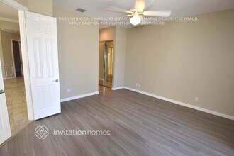 8233 Pine Cay Rd in Wellington, FL - Foto de edificio - Building Photo