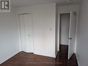 132-132 Surbray Grove in Mississauga, ON - Building Photo - Building Photo