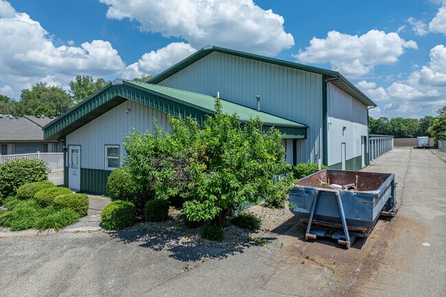 Ivy Green Condos in Pekin, IL - Building Photo - Building Photo