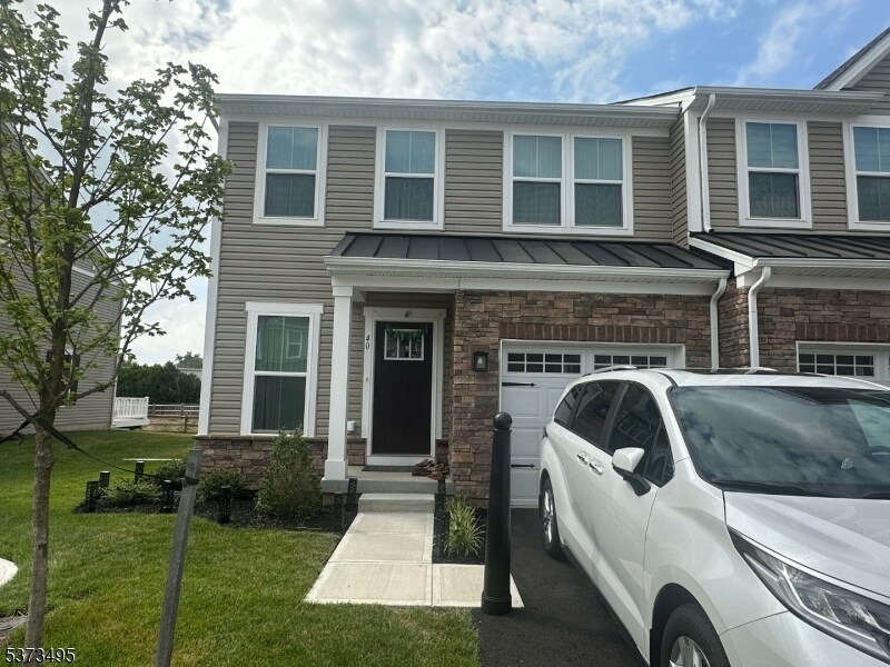 40 Owen Ct in Franklin Township, NJ - Building Photo