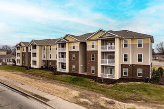 Montgomery Commons in Clarksville, TN - Building Photo - Building Photo