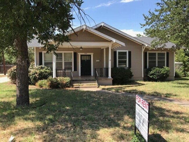 property at 826 E N 15th St