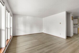 17444 SE 82nd Dr in Clackamas, OR - Building Photo - Building Photo