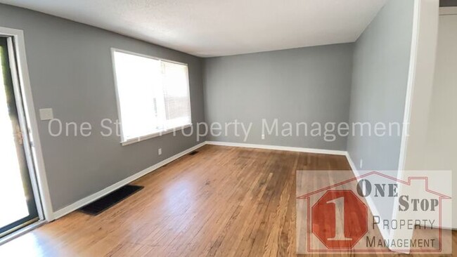 7037 Askew Ave in Kansas City, MO - Building Photo - Building Photo