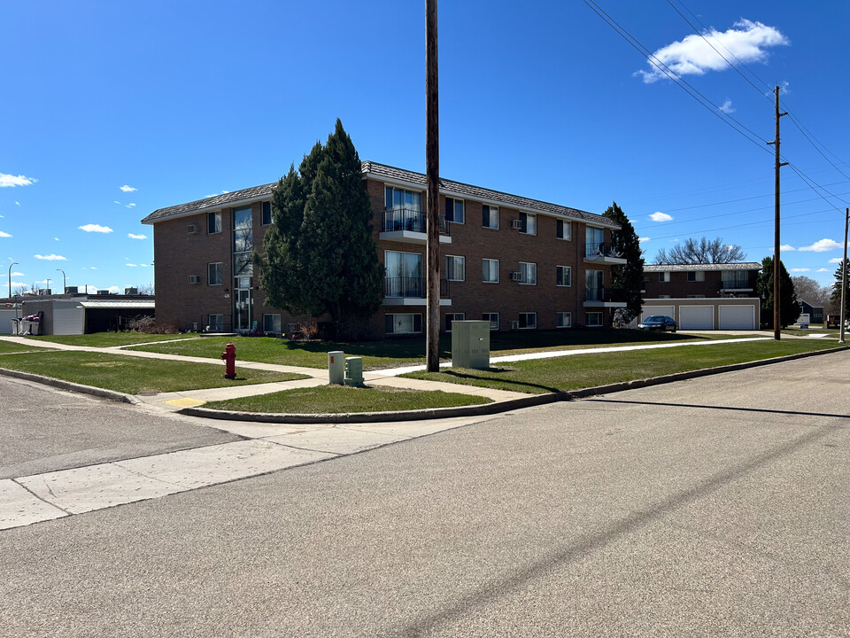 426 Shirley St in Bismarck, ND - Building Photo