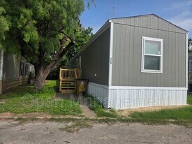 2501 Martin Luther King Dr in San Angelo, TX - Building Photo