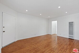5468 Blackwelder St in Los Angeles, CA - Building Photo - Building Photo