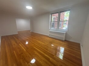 50 S Middle Neck Rd in Great Neck, NY - Building Photo - Building Photo
