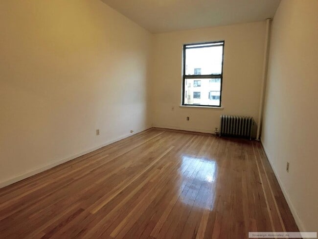 590 Fort Washington Ave in New York, NY - Building Photo - Building Photo