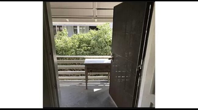 9134 S Manhattan Pl, Unit 9134 in Los Angeles, CA - Foto de edificio - Building Photo