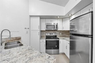 417 Vista Isles Dr in Sunrise, FL - Building Photo - Building Photo