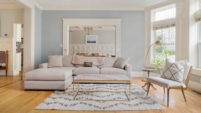 200 Saint Paul St, Unit 1 in Brookline, MA - Building Photo - Building Photo