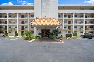 29 Yacht Club Dr in North Palm Beach, FL - Building Photo - Building Photo