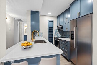 4851 Cedar Springs Rd, Unit 392 in Dallas, TX - Foto de edificio - Building Photo