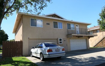 2125 Chrysler Dr in Modesto, CA - Foto de edificio - Building Photo
