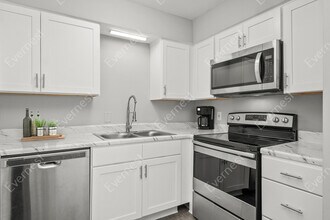 126 Walton Ferry Rd in Hendersonville, TN - Building Photo - Building Photo