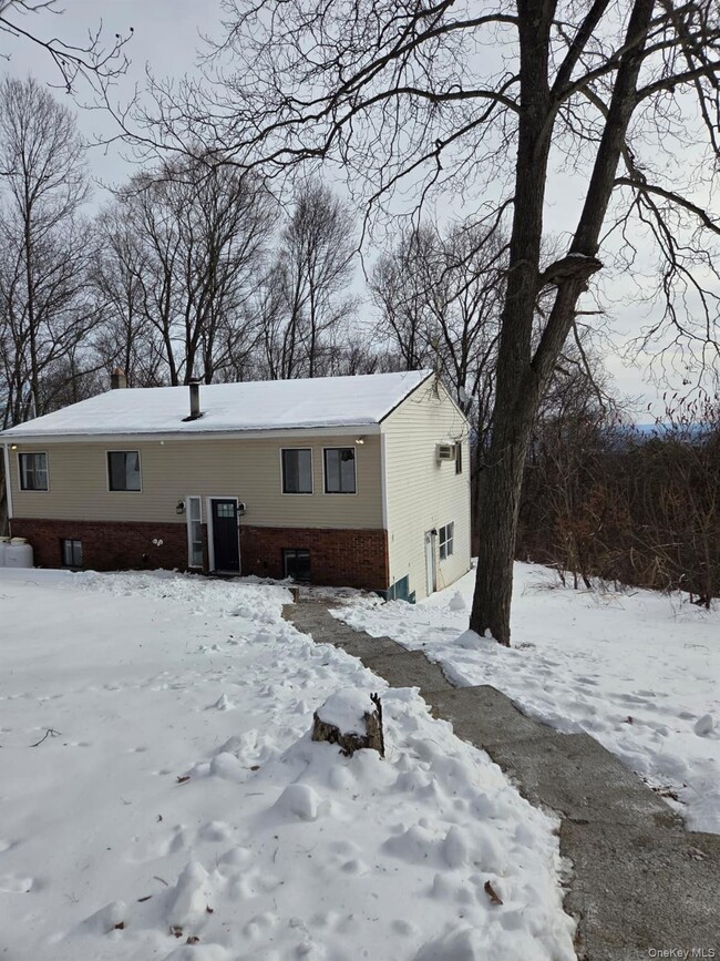 135 Shawanga Lodge Rd in Bloomingburg, NY - Foto de edificio - Building Photo