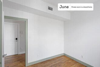 Room in Shared 4 bed/2 bath home in New York, NY - Building Photo - Building Photo