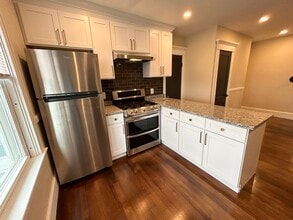 252 Central Ave, Unit 3 in New Bedford, MA - Building Photo - Building Photo