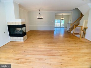 10496 Courtney Dr in Fairfax, VA - Building Photo - Building Photo