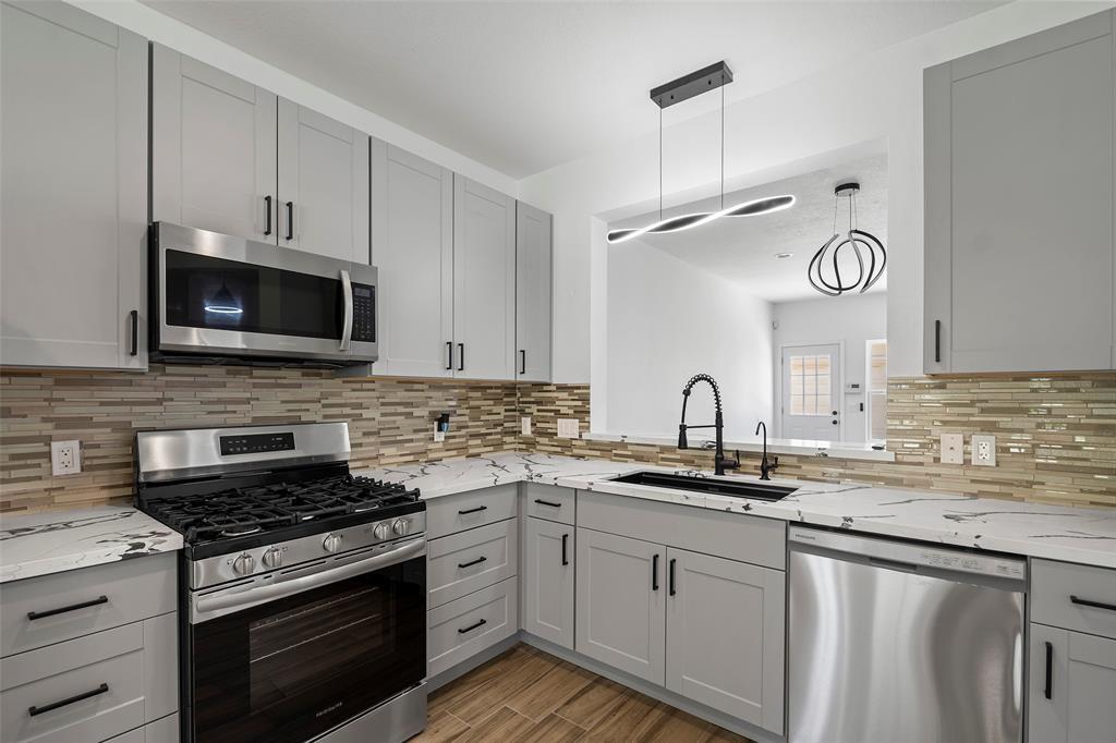 16879 Mammoth Springs Dr in Houston, TX - Building Photo