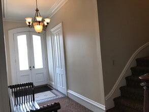 156 Circular St in Saratoga Springs, NY - Building Photo - Building Photo