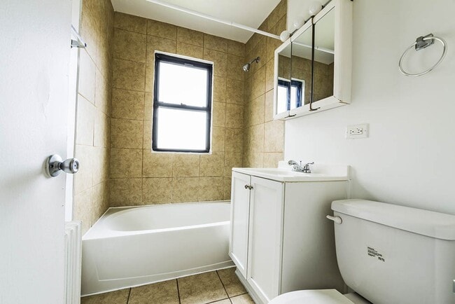 8255 S Maryland 8259 S Maryland Chicago, IL 60619 in Chicago, IL - Building Photo - Building Photo