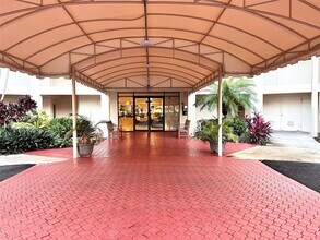 3010 N Course Dr, Unit 511 in Pompano Beach, FL - Building Photo - Building Photo