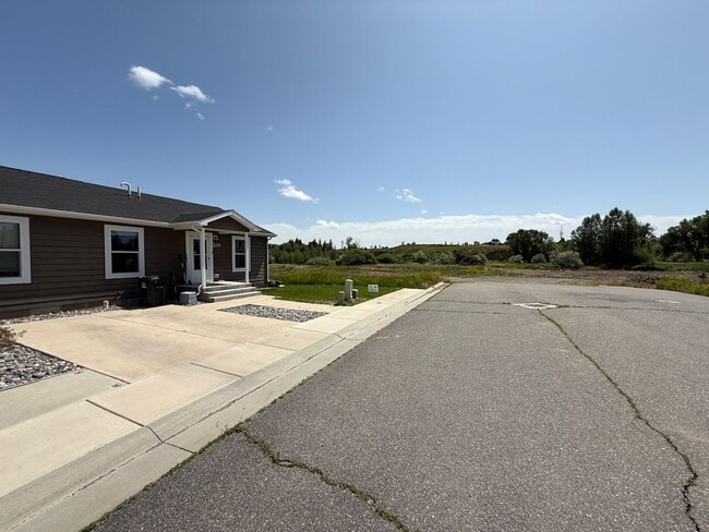 220 Riverwood Dr in Lander, WY - Building Photo - Building Photo