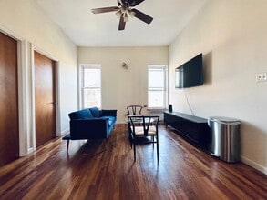 Furnished room/NOT APARTMENT in Brooklyn, NY - Foto de edificio - Building Photo