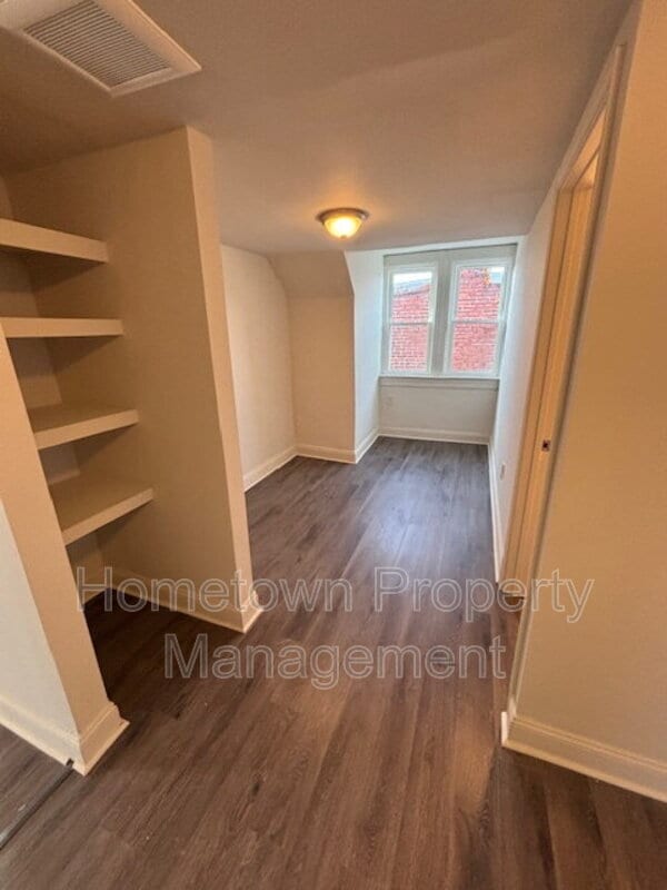 71 Main St, Unit 3rd Floor in Seven Valleys, PA - Foto de edificio - Building Photo