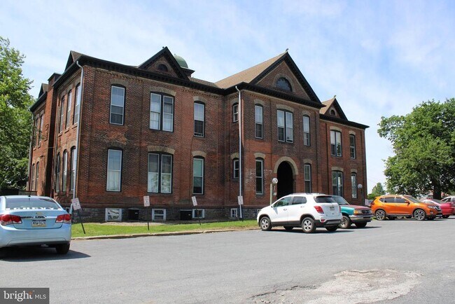 745 Manor St in Columbia, PA - Foto de edificio - Building Photo