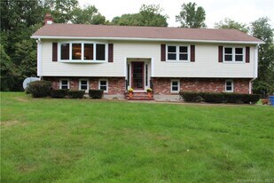 27 Hurd St in Shelton, CT - Building Photo