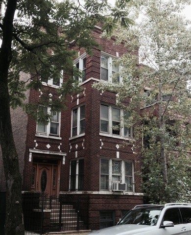 2054 N Campbell Ave in Chicago, IL - Foto de edificio