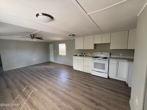 6137 Jammie Rd in Youngstown, FL - Building Photo - Building Photo