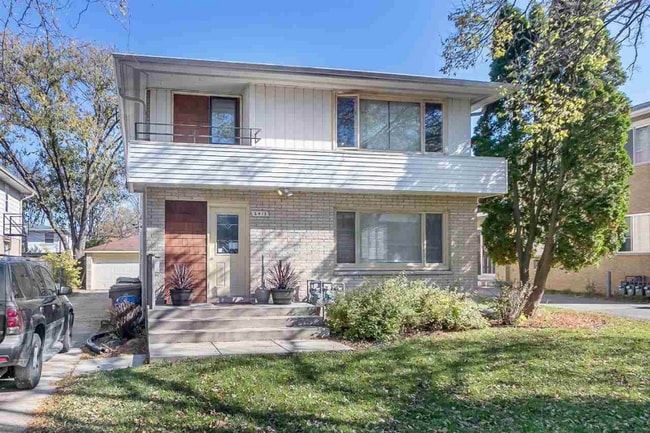 2413 Brentwood Pkwy in Madison, WI - Foto de edificio - Building Photo