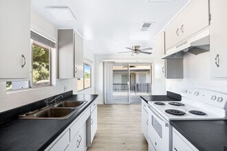 55150 Airlane Dr in Yucca Valley, CA - Building Photo - Building Photo