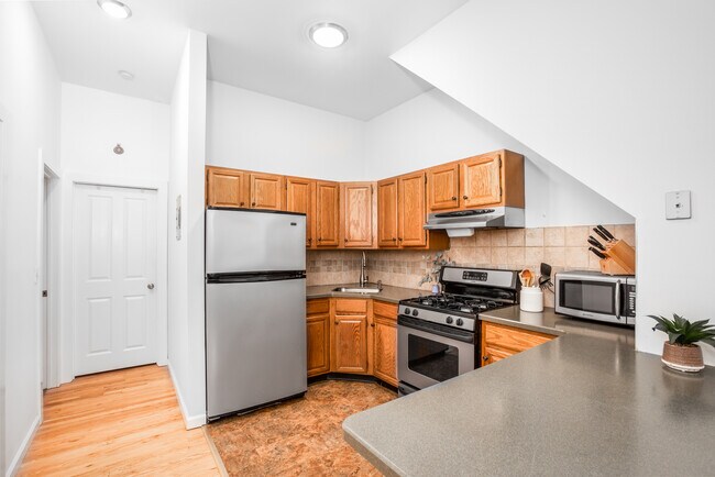 310 9th St in Hoboken, NJ - Building Photo - Building Photo